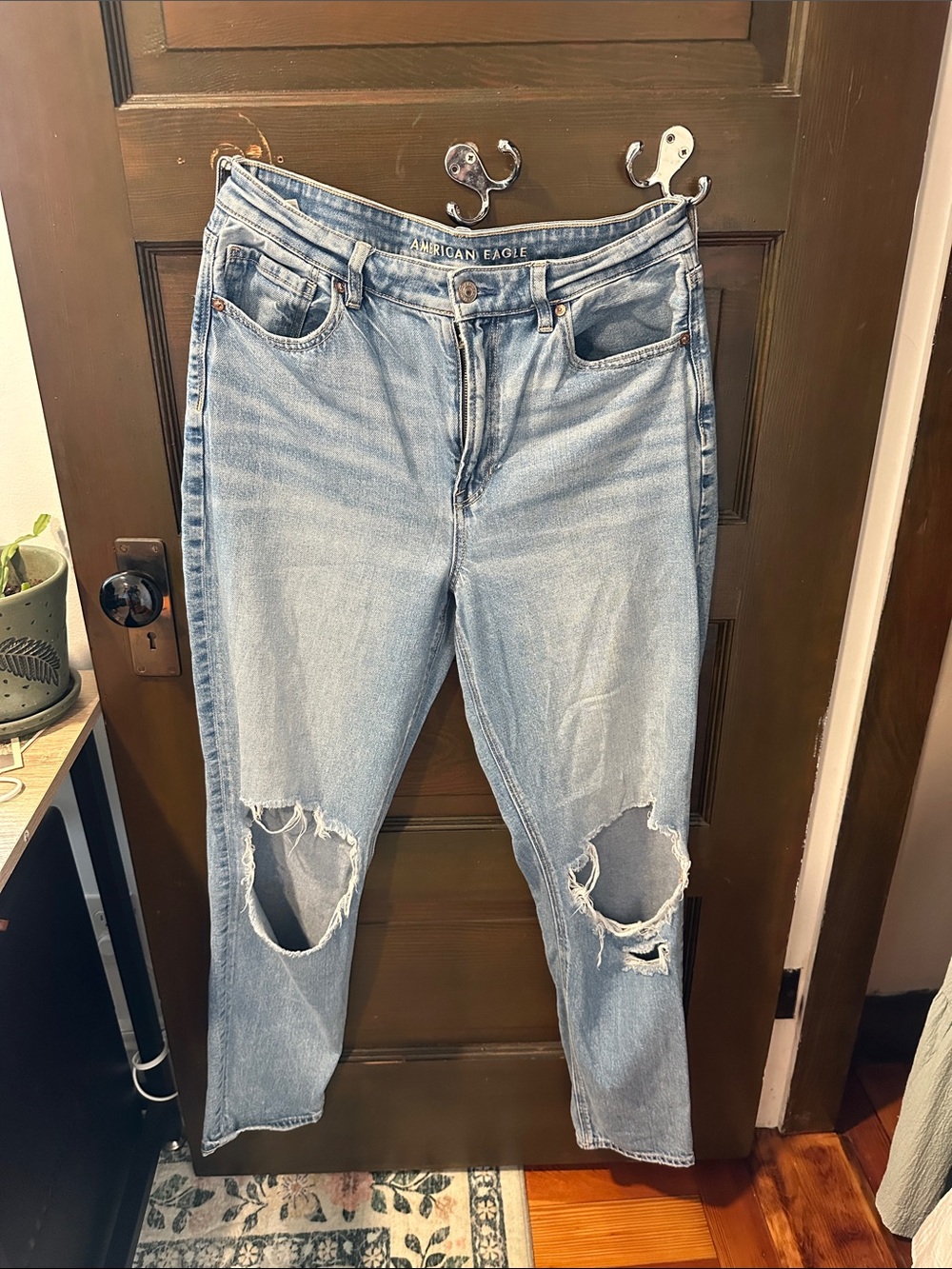 American Eagle Outfitters Light Wash Distressed Mom Jeans